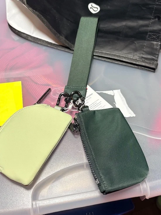 Lululemon Dual Pouch Wristlet Rainforest Green / Honeydew - Picture 2 of 6